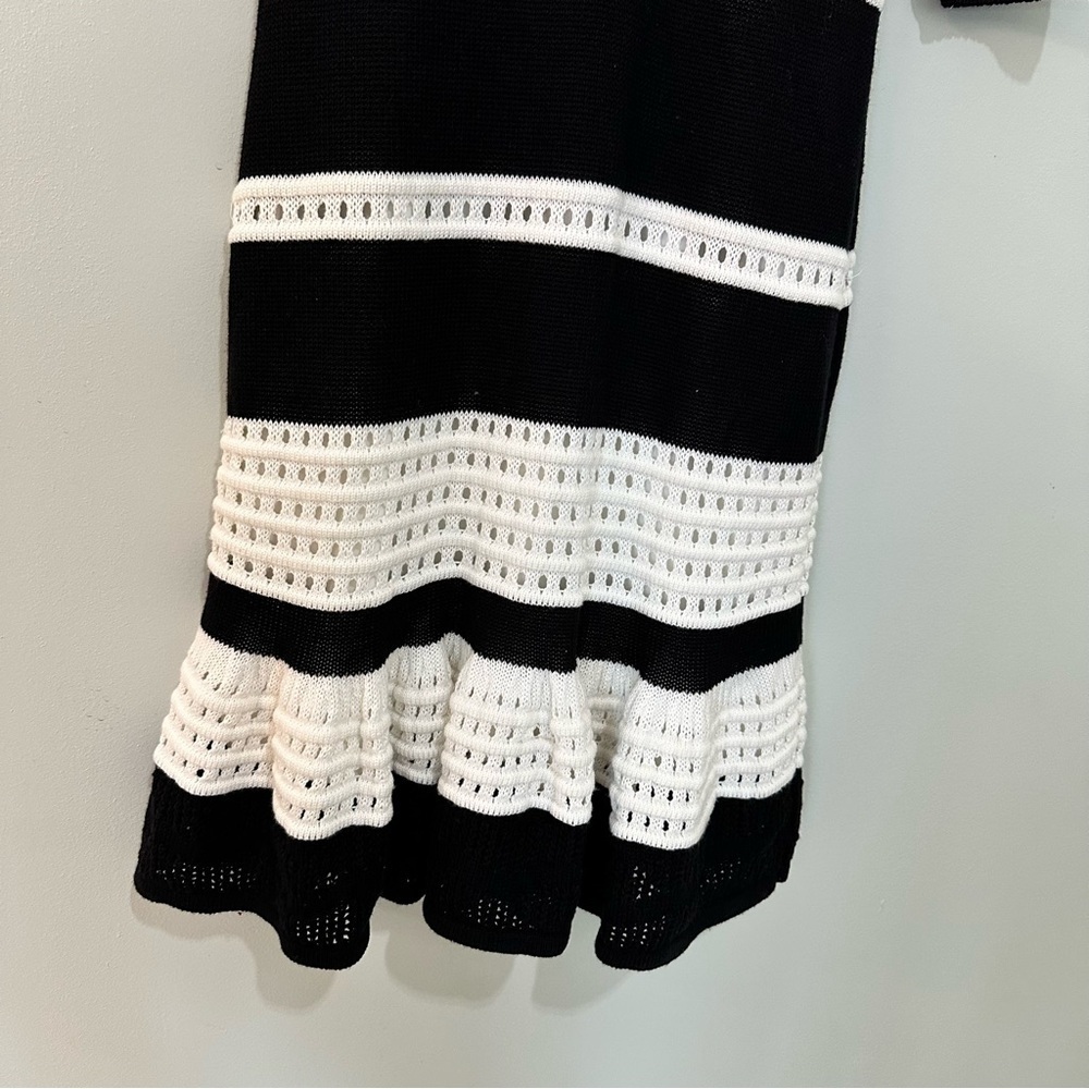 VENUS Black and White Sheath Dress 3/4 Sleeve Crew Neck Size Medium Knit - Picture 4 of 11